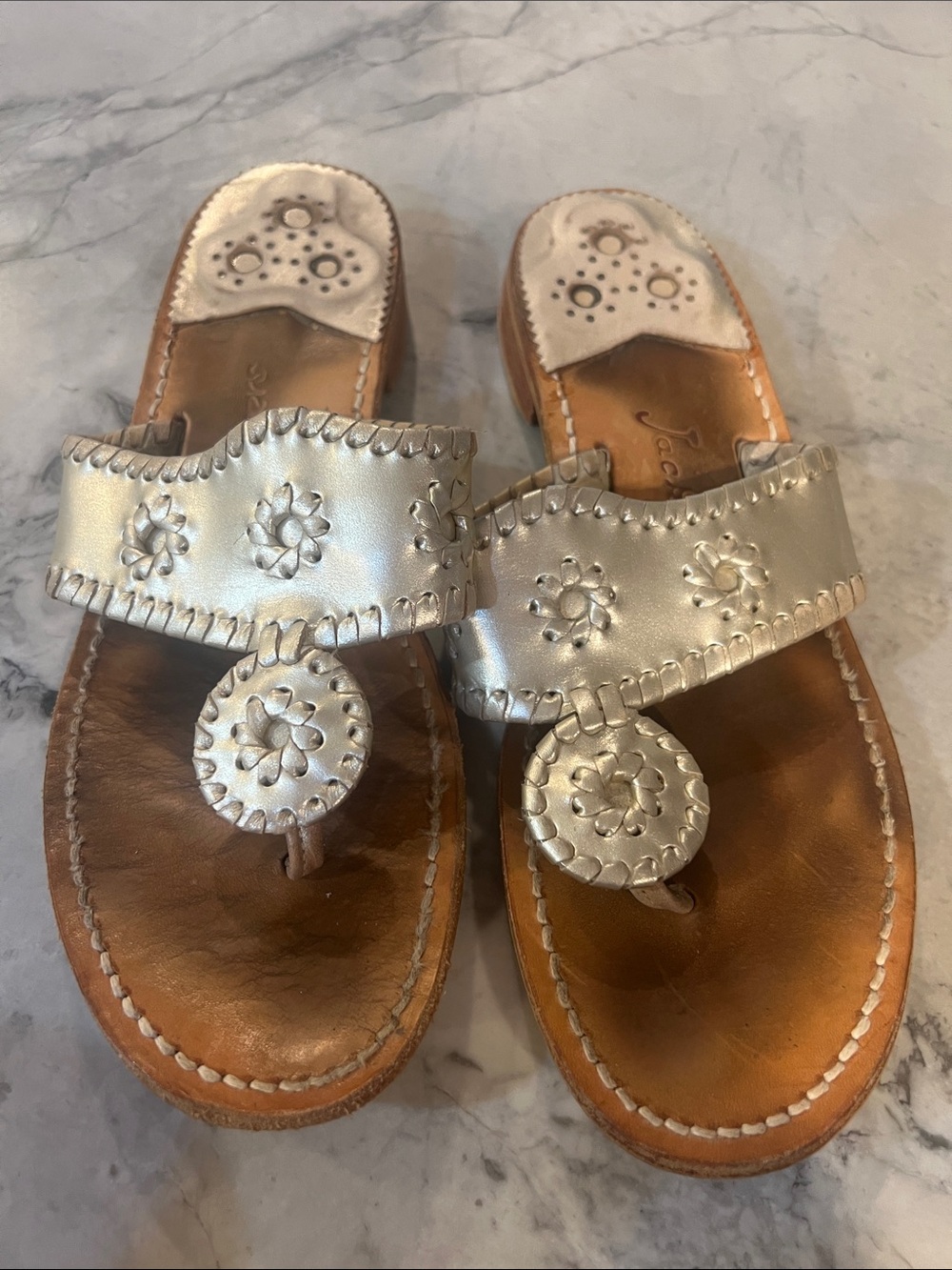 Jack Rogers 8.5/9 gold classic beach resort